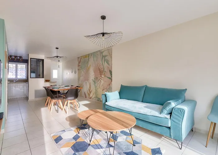 Maison Moderne Et Piscine Commune