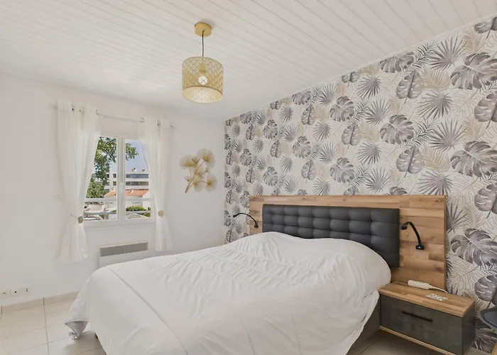 Maison Moderne Et Piscine Commune Сasa de vacaciones *