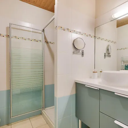 בית נופש Maison Moderne Et Piscine Commune *