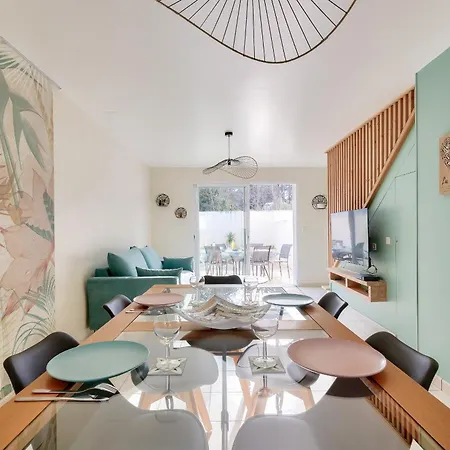 בית נופש Maison Moderne Et Piscine Commune