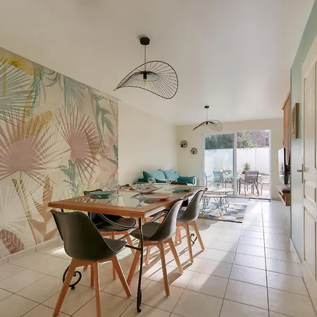 Maison Moderne Et Piscine Commune * Les Sables-d'Olonne