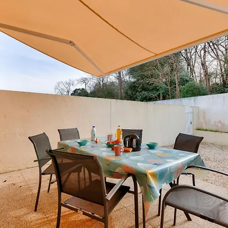 Maison Moderne Et Piscine Commune בית נופש