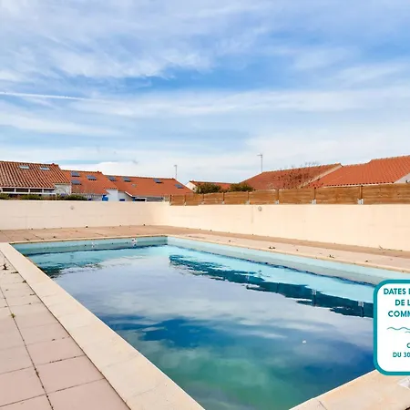 Holiday home Maison Moderne Et Piscine Commune
