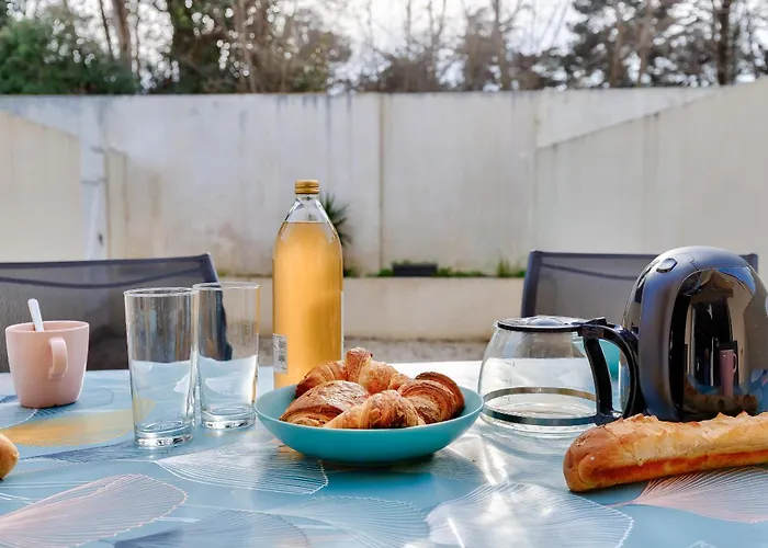 Maison Moderne Et Piscine Commune Prázdninový dům *